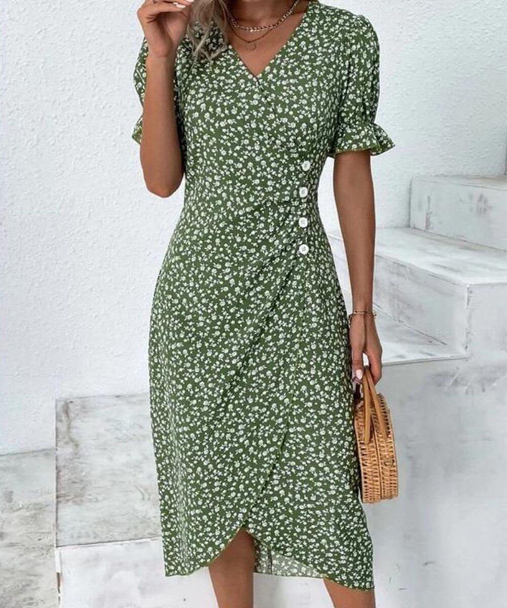 Nikki – Blommig Midiklänning med V-ringning